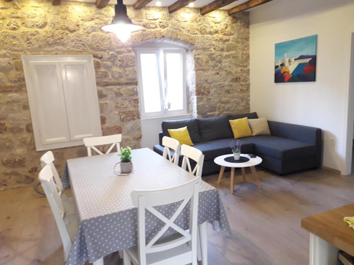 Apartments Bepi Комижа Экстерьер фото