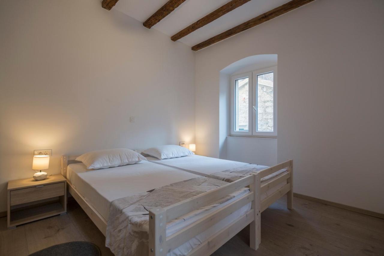 Apartments Bepi Комижа Экстерьер фото