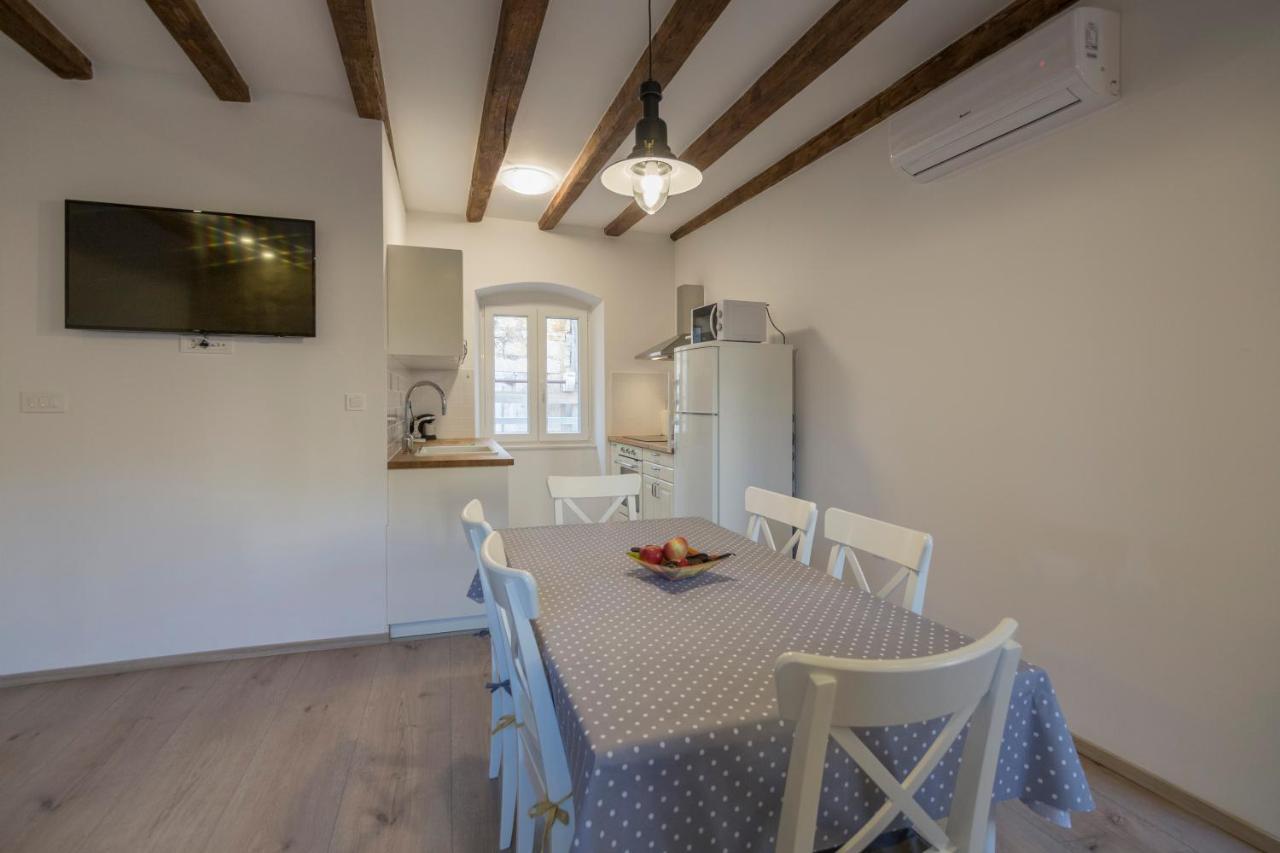 Apartments Bepi Комижа Экстерьер фото