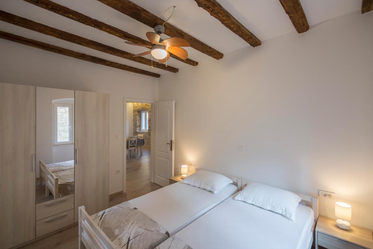 Apartments Bepi Комижа Экстерьер фото