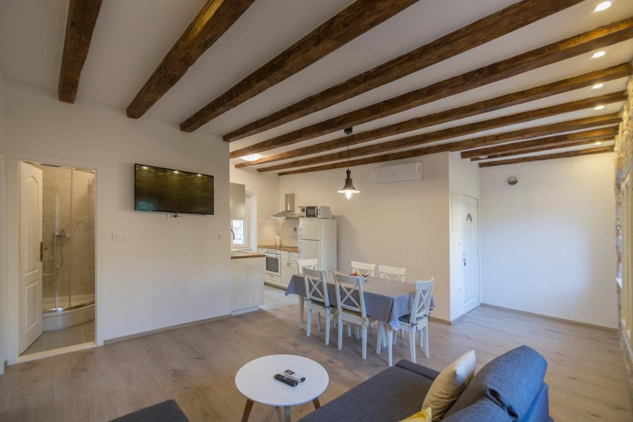Apartments Bepi Комижа Экстерьер фото