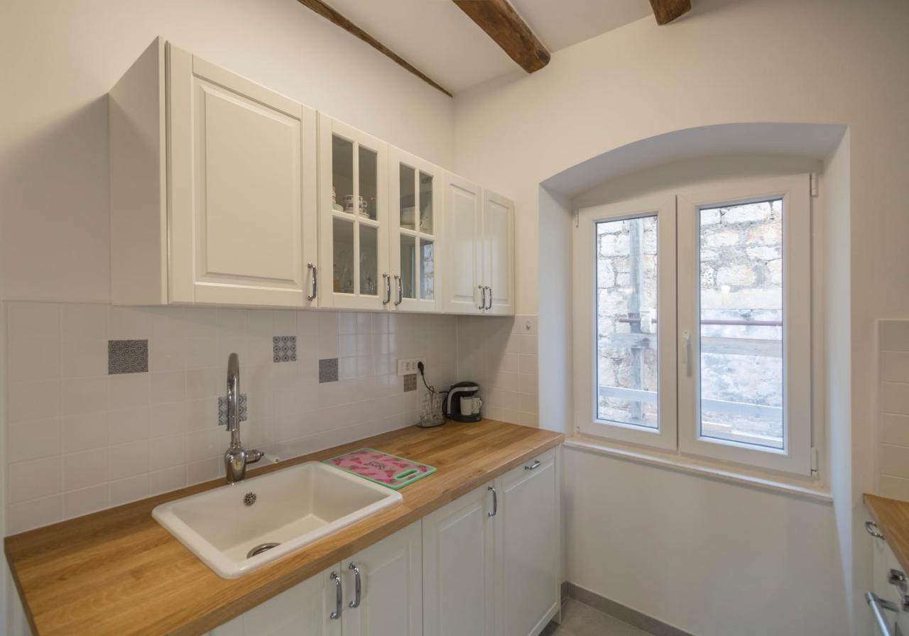 Apartments Bepi Комижа Экстерьер фото