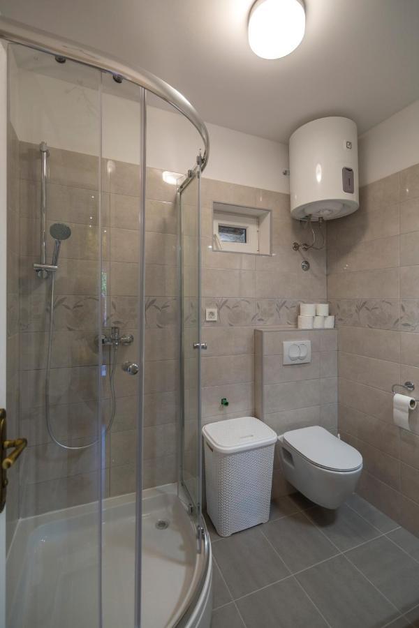 Apartments Bepi Комижа Экстерьер фото