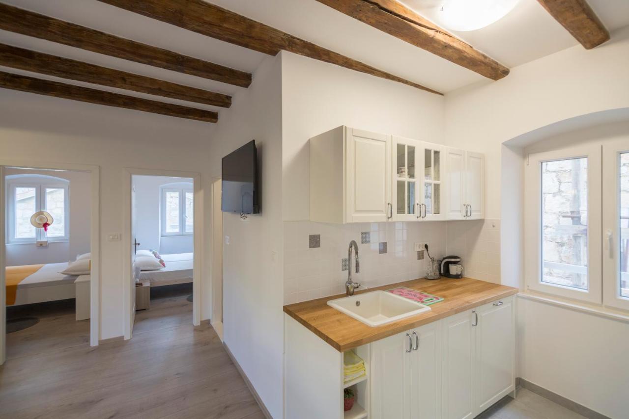 Apartments Bepi Комижа Экстерьер фото