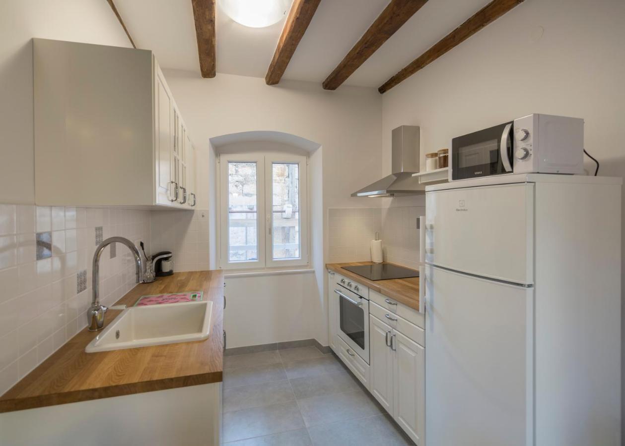 Apartments Bepi Комижа Экстерьер фото