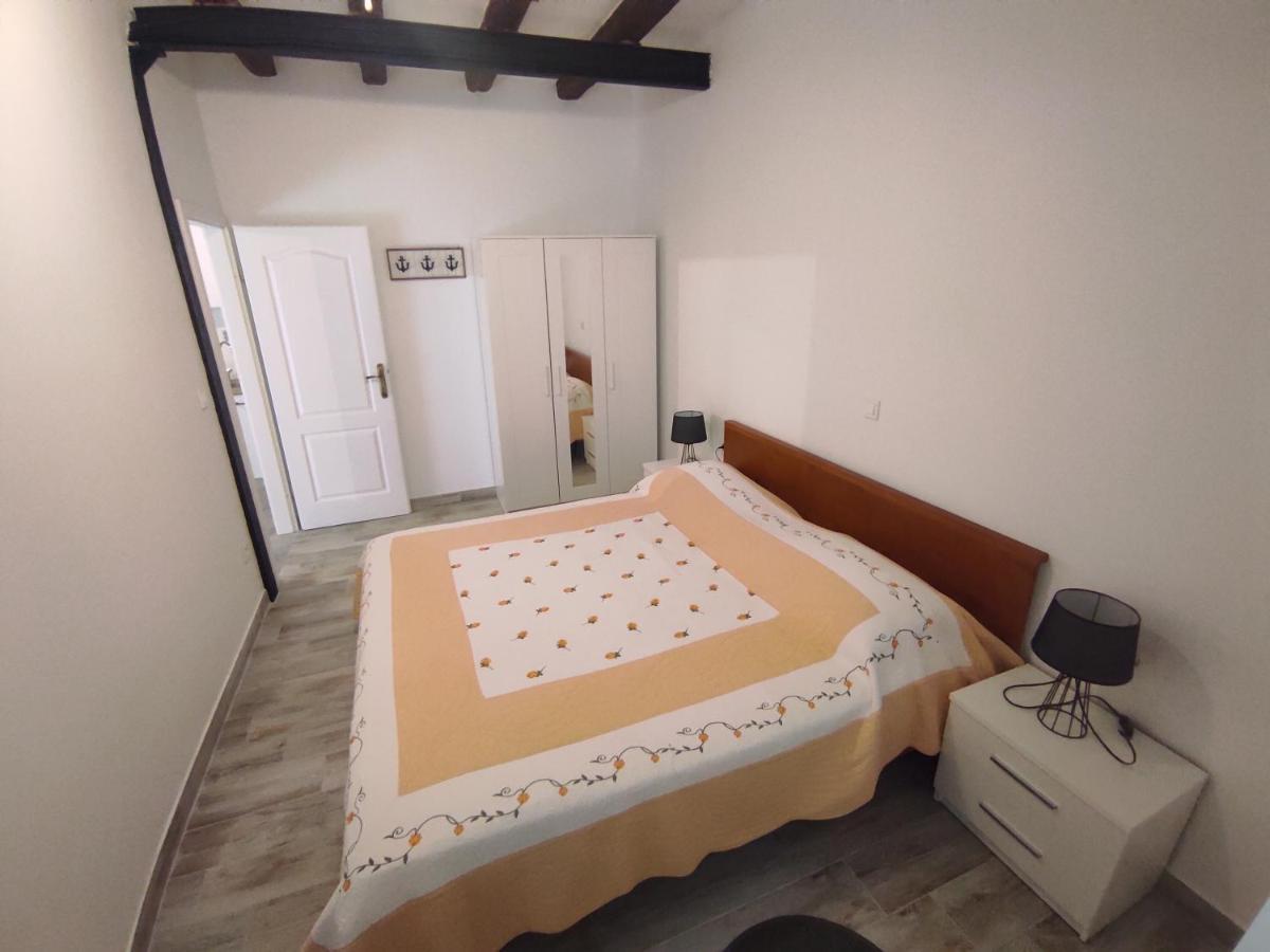 Apartments Bepi Комижа Экстерьер фото