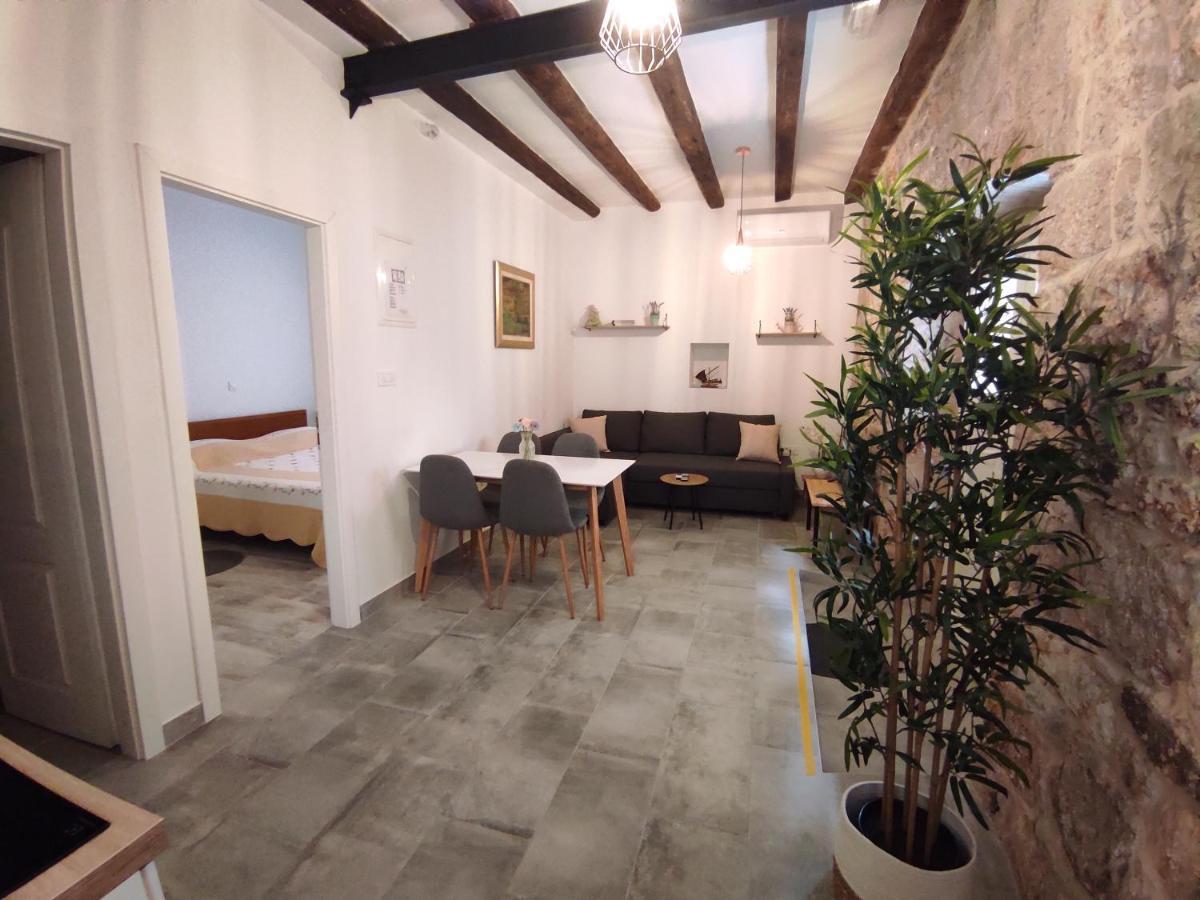 Apartments Bepi Комижа Экстерьер фото
