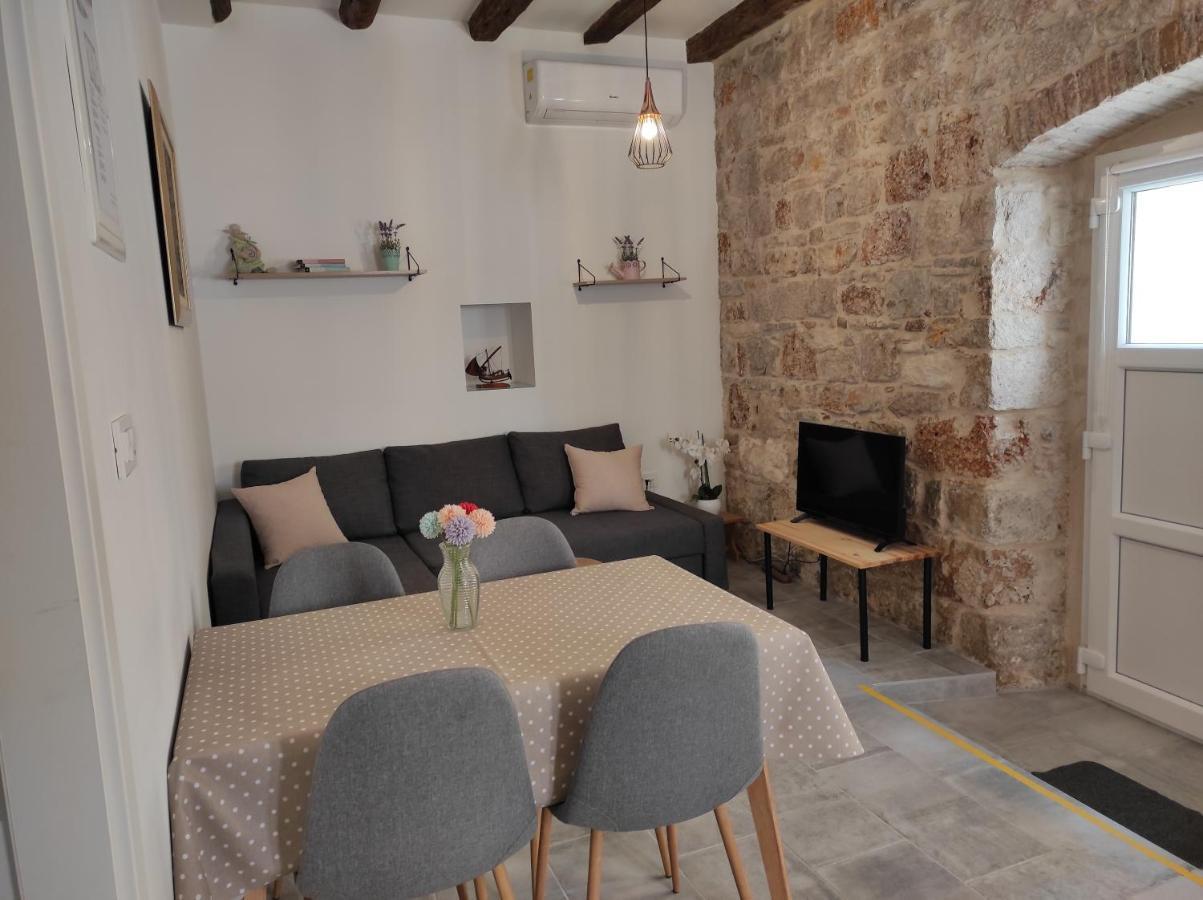 Apartments Bepi Комижа Экстерьер фото