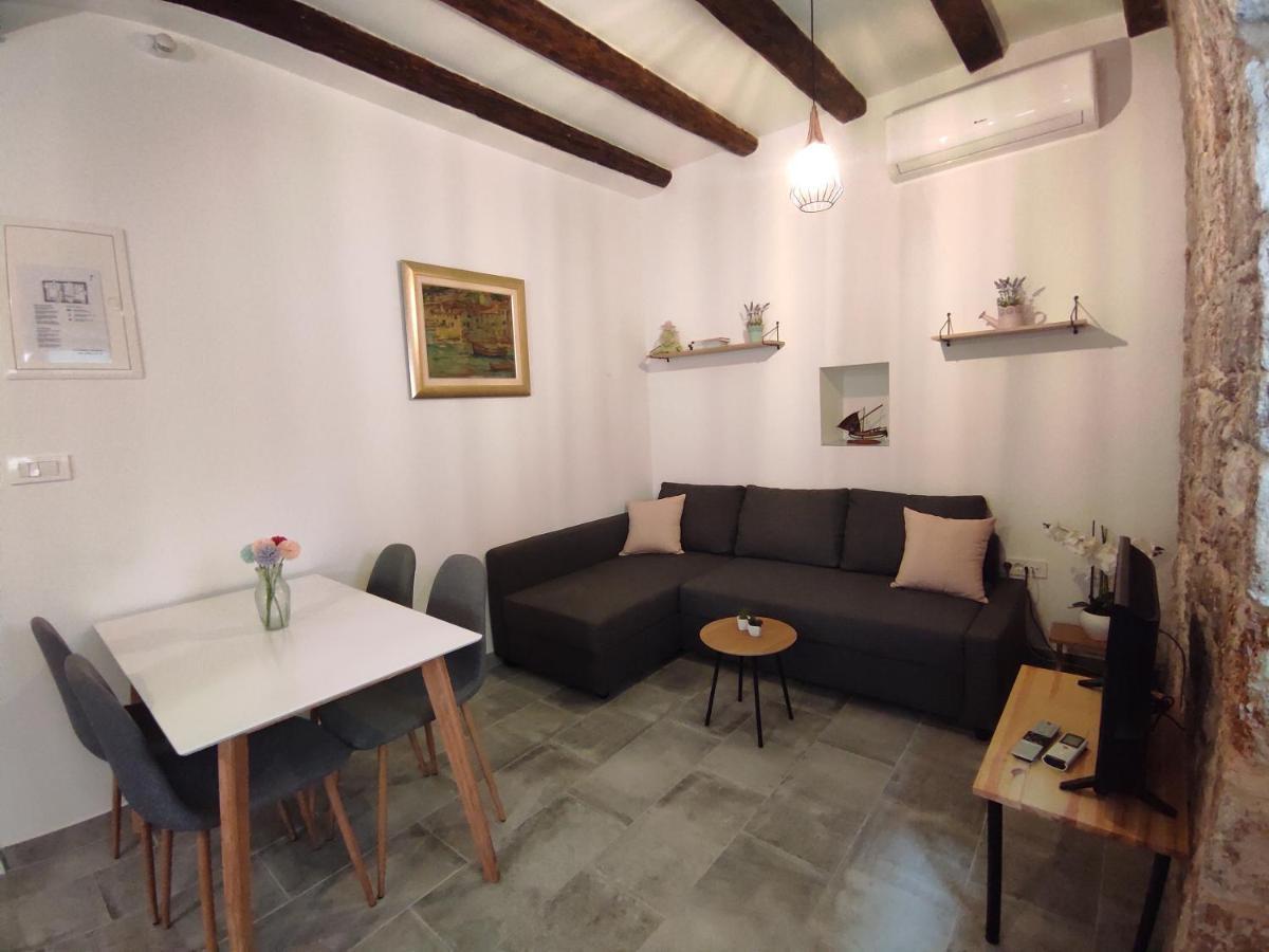 Apartments Bepi Комижа Экстерьер фото