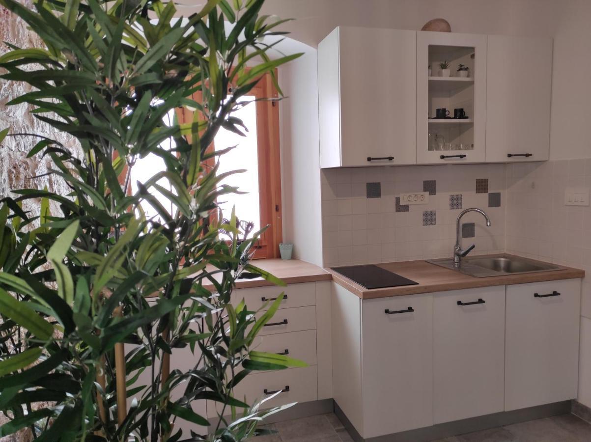 Apartments Bepi Комижа Экстерьер фото