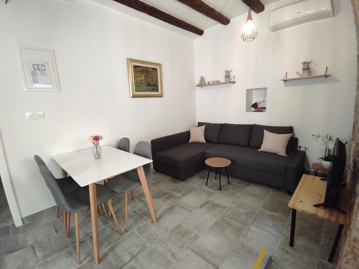 Apartments Bepi Комижа Экстерьер фото