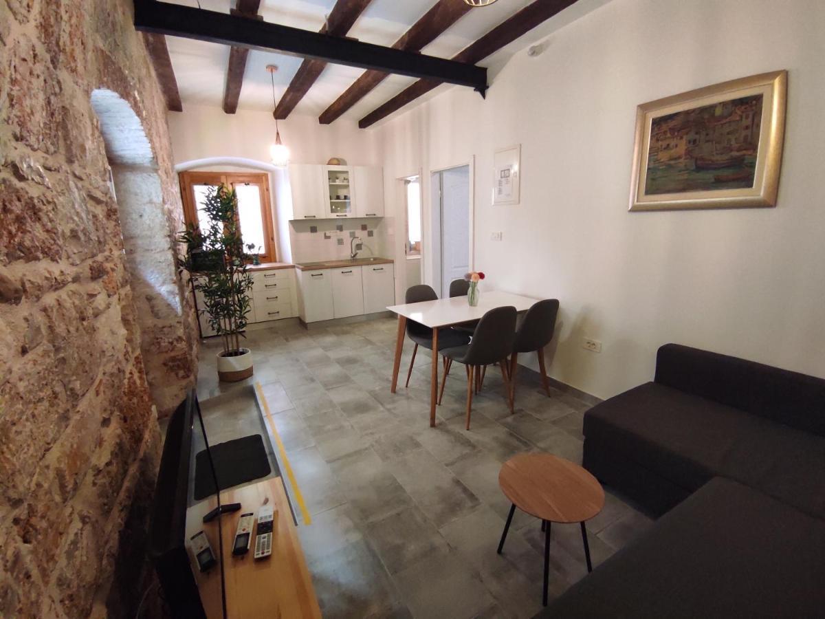 Apartments Bepi Комижа Экстерьер фото
