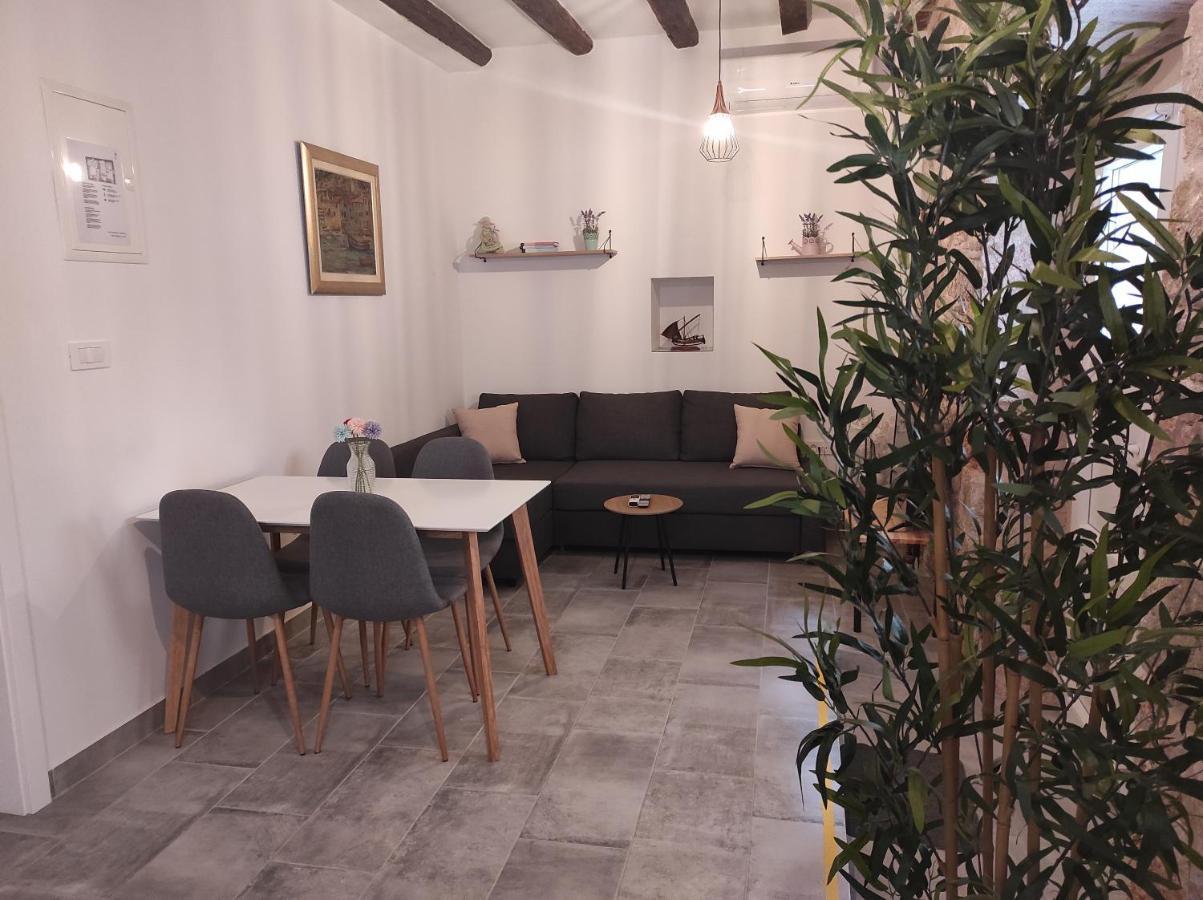 Apartments Bepi Комижа Экстерьер фото