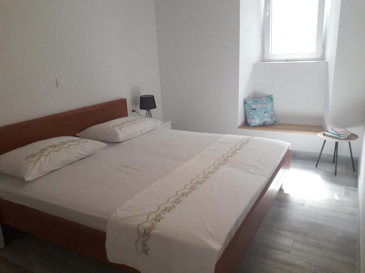 Apartments Bepi Комижа Экстерьер фото