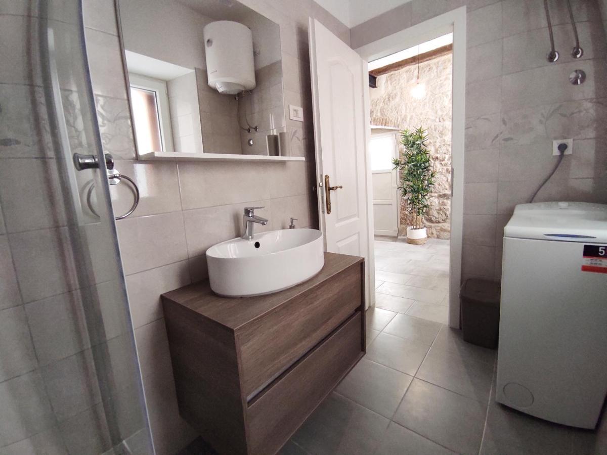 Apartments Bepi Комижа Экстерьер фото